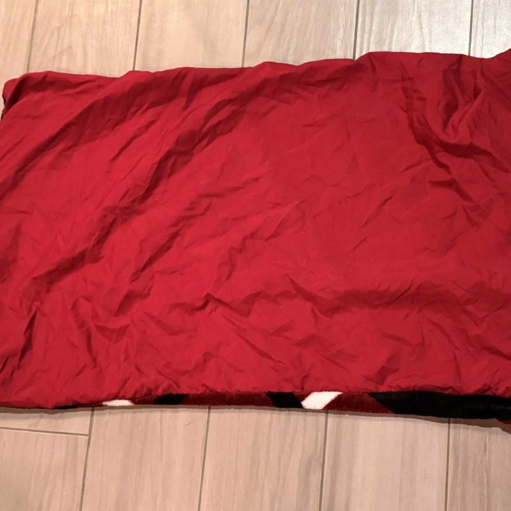 King size pillow case Red Black Geometric no stains